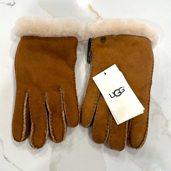 ✨ UGG® Genuine Dyed Shearling Suede Gloves– Chestnut – Ultra Soft & Gift-Ready ✨ - Picture 4 of 9
